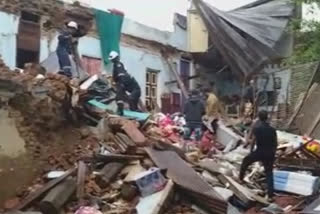 2 women die, 5 injured in house collapse in Hyderabad