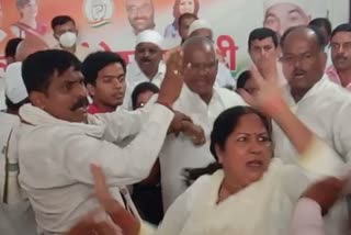 woman congress leader assaulted in deoria