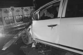 Two killed in car crash on Yamuna Expressway