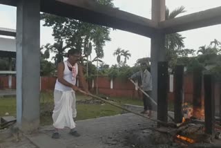 A helpless old hindu women died in Nalbari: muslism did last rituals