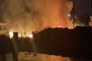 Fire breaks out at Dhobi Gha