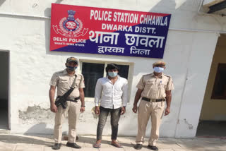 chawla police arrested a crook with knife and motorcycle