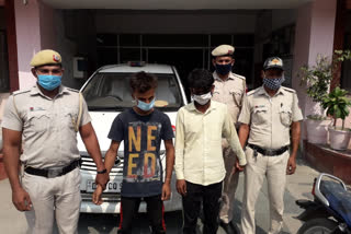 Najafgarh police arrested two miscreants for looting and stealing vehicles