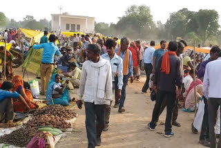 People not afraid of corona in tikamgarh, social distancing blown up