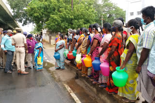 Women besiege the Collector's Office demanding basic amenities!