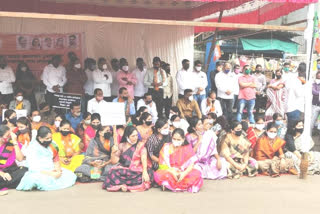 bjp women's front agitation in pune