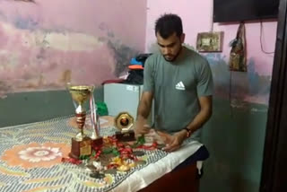 Gold Medalist Jainabaj doing daily wages to fulfill his needs in Wazirabad