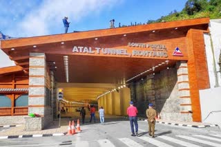 Kullu Police cut challan of traffic violators in Atal tunnel