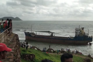 Bangladeshi ship loses anchor, drifts to Visakhapatnam coast