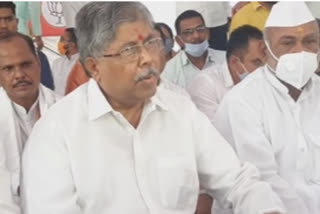 Chandrakant Patil's Protest against CM's letter to governer