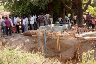 कुएं में दबा युवक, man Suppressed in well