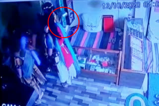 jewelry-stolen-from-young-girls-captured-scene-on-cctv-story