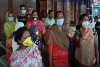 passenger protest at Howrah station