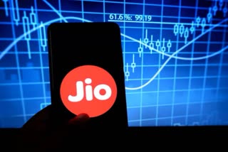 Jio fastest mobile network with 19.3 mbps download speed; Vodafone tops in upload: Trai
