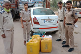 car and raw liquor seized