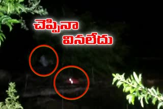 వాగులో కొట్టుకుపోయిన కారు.. ఇద్దరు సురక్షితం