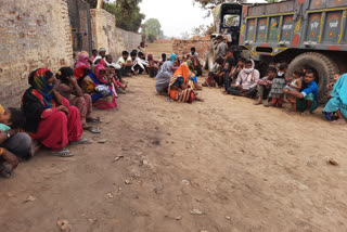 bonded laborers free from brick kiln at kharkhoda on order of sdm