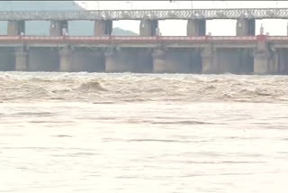 heavy-floods-to-prakasham-barrage
