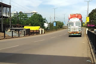 Big car entering no entry in raipur