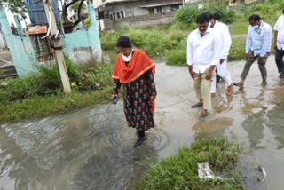 నగరంలో పర్యటించిన మున్సిపల్ కమిషనర్