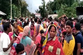 protesters blocked the road for demanding compensation