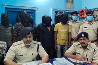 Eight accused of robbery arrested in Dhanbad