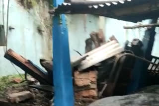 The roof of the house collapses In Yadagiri district