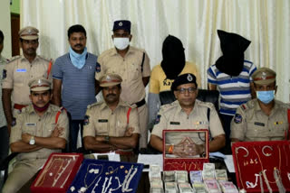 Wanaparthy Police Recovery Gold And Cash From Thives in wanaparthy