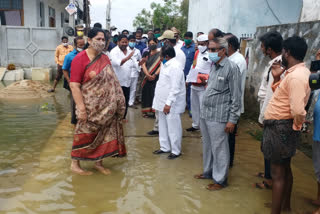 minister satyavathi rathod visit warangal Sink areas