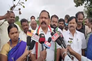 dcc  president t ram mohan rao and lal krishna at crops in vikarabad