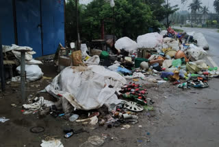 Insist on clearing old Gujari shops in Arakkalgodu