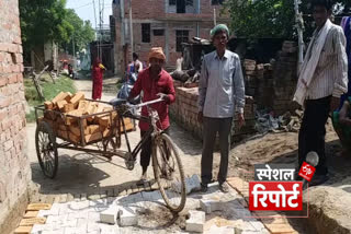 रोजगार नहीं मिलने से परेशान है प्रवासी मजदूरों का परिवार.