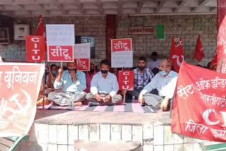 Mid day meal workers protest