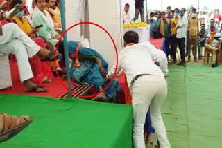 Prabhat Jha falls at the feet of an elderly woman