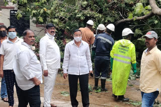 గుడిమల్కాపూర్​లో పర్యటించిన కార్పొరేటర్​ బంగారి ప్రకాశ్​