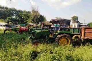 Illegal sand load tractor seized in Ramgarh, Illegal trade of sand in Ramgarh, crime news of ramgarh, रामगढ़ में अवैध बालू लदे ट्रैक्टर जब्त, रामगढ़ में बालू का अवैध कारोबार, रामगढ़ में अपराध की खबरें