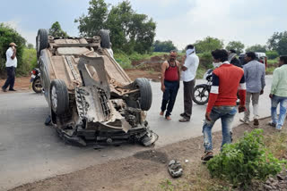 Car crash near Dharagir village in jalgaon
