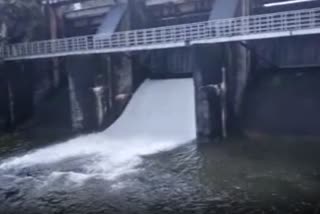 കനത്ത മഴ  പൊൻമുടി ഡാമിന്‍റെ ഒരു ഷട്ടർ തുറന്നു  Heavy rain  A shutter of the Ponmudi dam opened