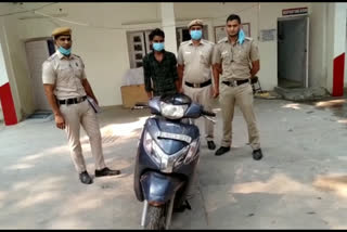 Gulab Bagh police arrested autolifter during petrol in delhi