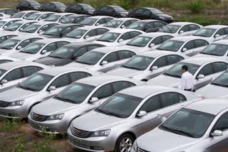 September passenger vehicle sales rise 26%