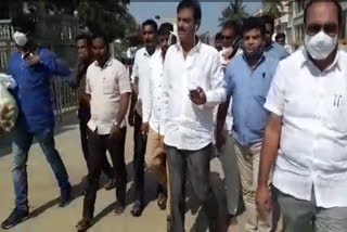 BJP candidate Munirathna visited to Siddaganga Math