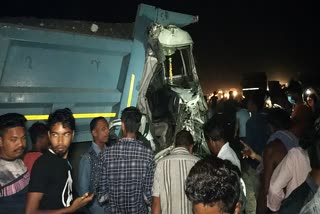 20-injured-in-dumper-and-bus-accident-at-dhupguri