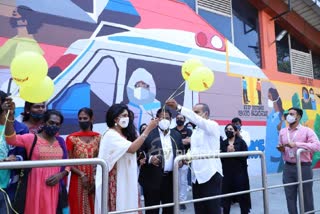 Corona Warriors wall painting is Attracting Everyone at Vivekananda Metro Station!