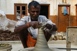 चीनी सामान पर लगी रोक तो खुश हुए कुम्हार