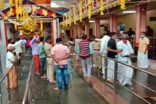 Sigandur temple administration and group of priests