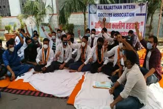 demand for honorarium increase, doctors Protest in Jaipur