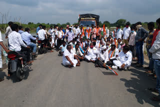 మోయ తుమ్మెద వాగుపై నూతన వంతెనను నిర్మించాలని రాస్తారోకో