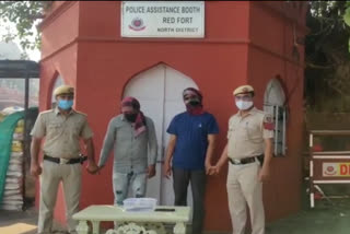 delhi police arrested two robbers of thak thak gang