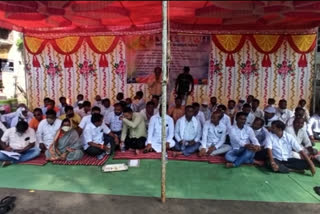 vba agitation in risod over farmers demand