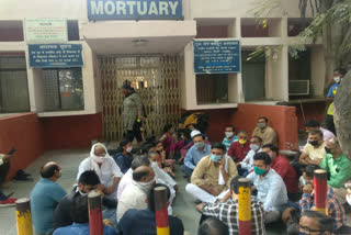 mla sangeet som sitting on dharna outside gtb hospital delhi